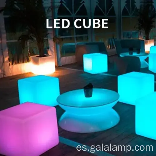 Asientos de cubos LED contemporáneos para elegantes reuniones al aire libre